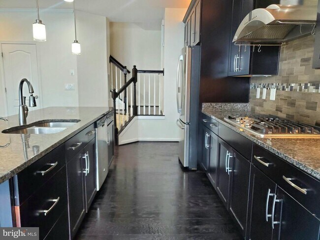 42318 Benfold Square in Ashburn, VA - Building Photo - Building Photo