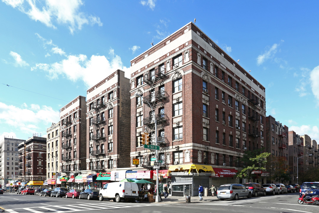 3885-3897 Broadway in New York, NY - Building Photo