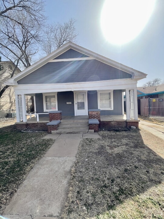 2111 14th St in Lubbock, TX - Building Photo
