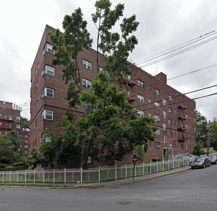 River Drive Apartments in Passaic, NJ - Foto de edificio