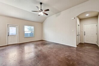 211 Samuel Dr in Buda, TX - Building Photo - Building Photo