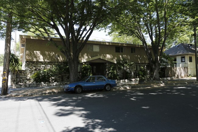 23rd & F St Apartments in Sacramento, CA - Building Photo - Building Photo