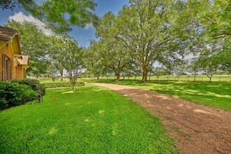 3348 W Ueckert Rd in Bellville, TX - Building Photo - Building Photo