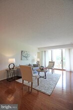 5800 Nicholson Ln in Rockville, MD - Building Photo - Building Photo