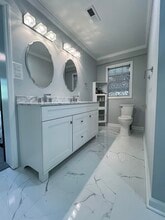 1007 N Peace Haven Rd in Winston-Salem, NC - Foto de edificio - Building Photo