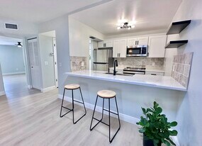 4915 W McElroy Ave, Unit H112 in Tampa, FL - Building Photo