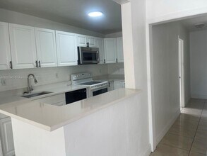 2329 NE 173rd St in North Miami Beach, FL - Building Photo - Building Photo