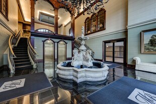 3334 Peachtree Rd NE, Unit Apt 302 in Atlanta, GA - Building Photo