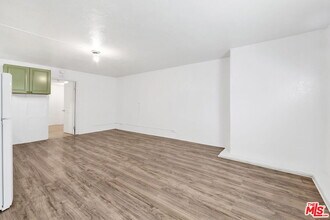 225 E Garfield Ave in Glendale, CA - Building Photo - Building Photo