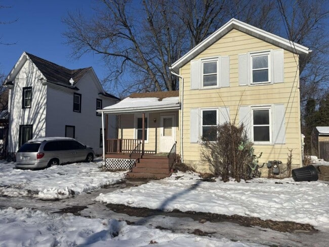 1318 Benton St in Rockford, IL - Building Photo - Building Photo
