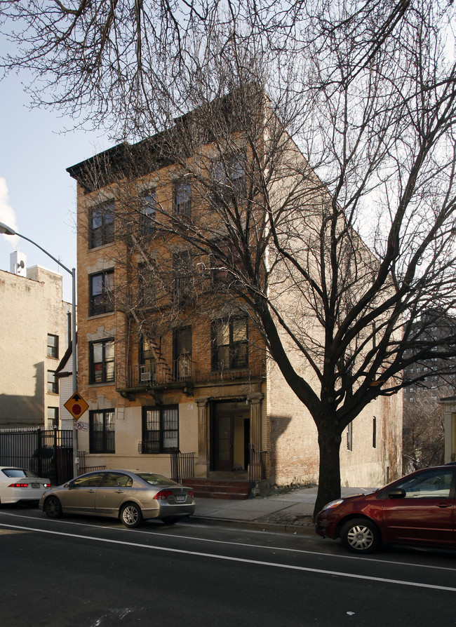 36 Marble Hill Ave in Bronx, NY - Foto de edificio - Building Photo