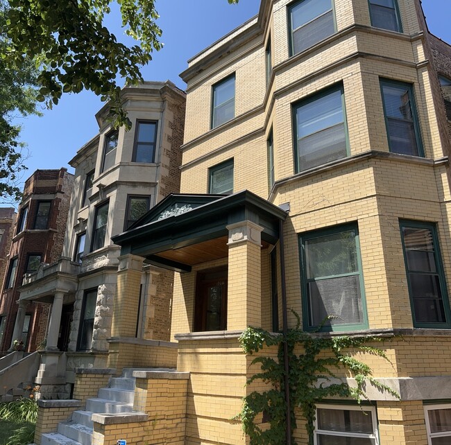 1306 W Cornelia Ave, Unit 1 in Chicago, IL - Foto de edificio - Building Photo