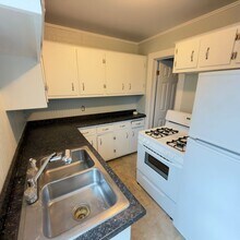 1555 Broadway Ave NW in Grand Rapids, MI - Building Photo - Building Photo