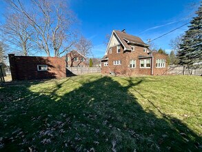 1407 Strong Ave in Elkhart, IN - Foto de edificio - Building Photo