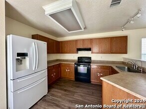 7750 Copper Cave in San Antonio, TX - Building Photo - Building Photo