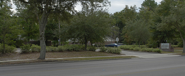 New Horizons Properties Iv - Choice Apartment in Gainesville, FL - Building Photo - Building Photo