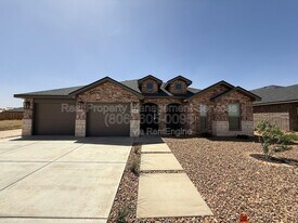 2915 Tractor Ave in Wolfforth, TX - Building Photo