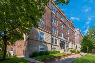 Claremont Holdings in Montclair, NJ - Foto de edificio - Building Photo