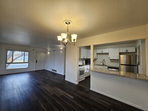 1059 Worchester St in Aurora, CO - Building Photo - Building Photo