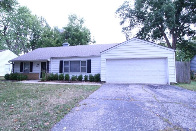 2315 W 77th St in Prairie Village, KS - Building Photo - Building Photo