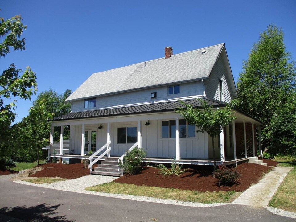 2810 Long Lake Rd SE in Port Orchard, WA - Building Photo