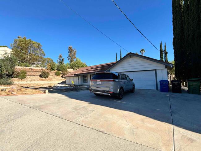 7168 Rock Ridge Terrace in Los Angeles, CA - Foto de edificio - Building Photo