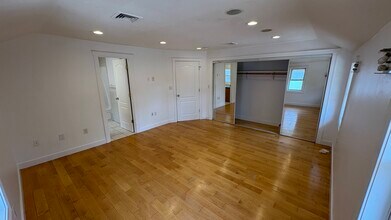 797 Southern Artery in Quincy, MA - Foto de edificio - Building Photo