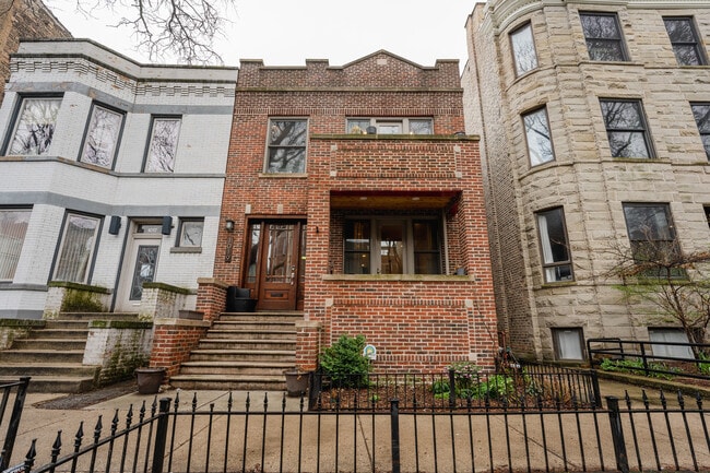 1019 W Oakdale Ave
