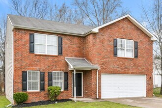 365 Clearlake Dr in La Vergne, TN - Building Photo - Building Photo