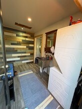 7711 Owensmouth Ave, Unit Modern Cottage in Canoga Park, CA - Building Photo - Building Photo