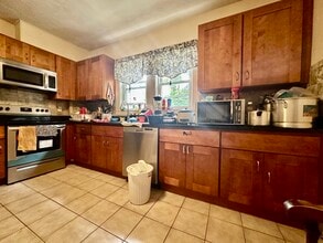 17 Stratton Ter in Waltham, MA - Building Photo - Building Photo