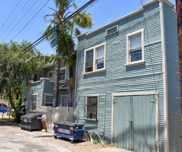 32 Orange Ave in Long Beach, CA - Foto de edificio - Building Photo