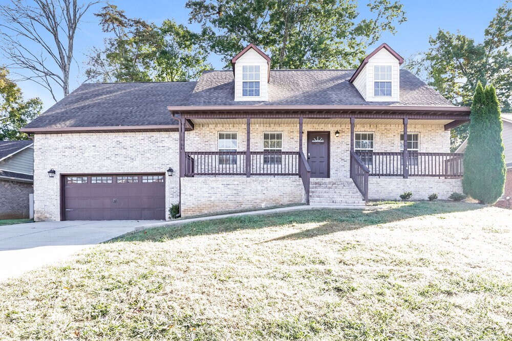 2010 Slayton Dr in Spring Hill, TN - Building Photo