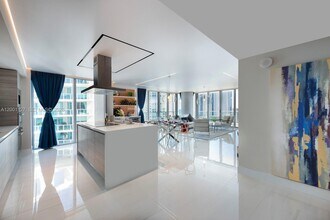 300 Sunny Isles Blvd in Sunny Isles Beach, FL - Building Photo - Building Photo