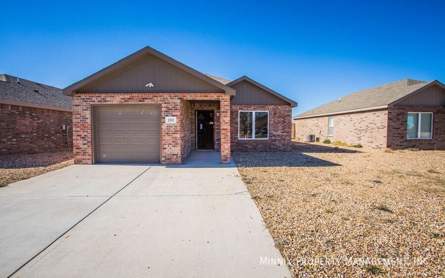 2413 N Ave O in Lubbock, TX - Foto de edificio