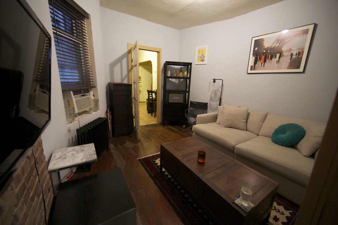 242 Mulberry St in New York, NY - Building Photo