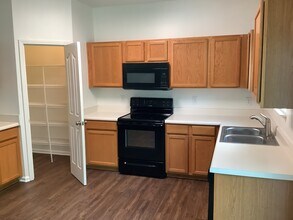 136 Morning Dew Ln in Mount Holly, NC - Building Photo - Building Photo