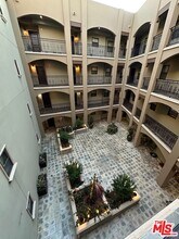 12104 Hoffman St in Los Angeles, CA - Foto de edificio - Building Photo