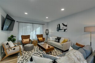 2000 Springview Dr in Las Vegas, NV - Building Photo