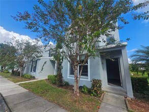 6124 Osprey Lake Cir in Riverview, FL - Building Photo - Building Photo