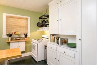 5648 Franklin Ave in Los Angeles, CA - Building Photo - Building Photo