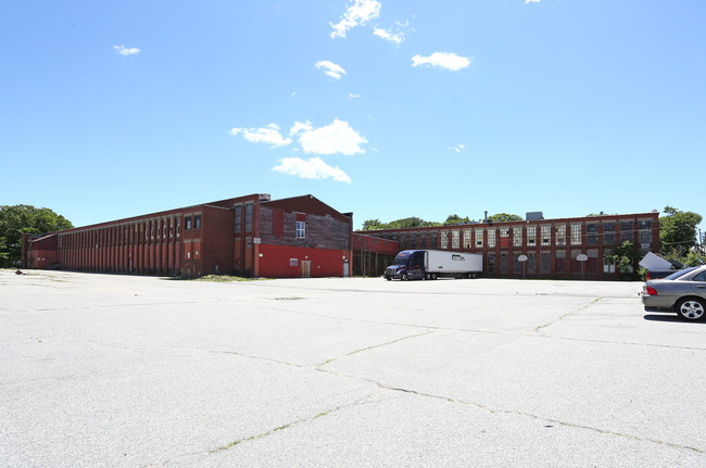 90-100 Garfield Ave in New London, CT - Building Photo - Building Photo