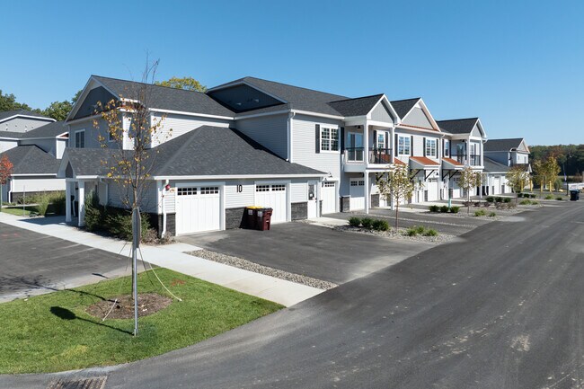 Park Place on the Peninsula, LLC in Halfmoon, NY - Foto de edificio - Building Photo