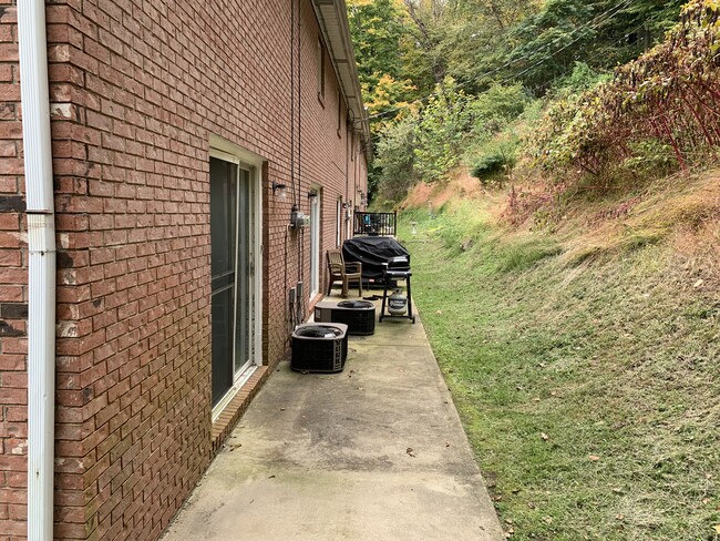 551 Culler Rd, Unit 1 in Weirton, WV - Building Photo - Building Photo
