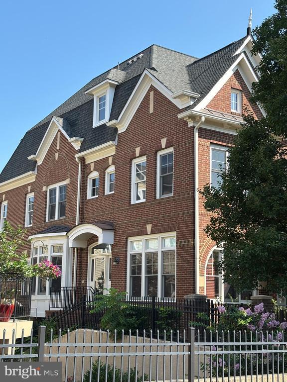 property at 43702 Burning Sands Terrace
