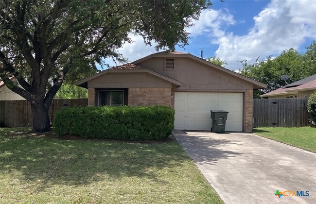 2108 Carousel Dr