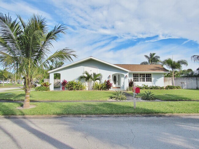 350 Lynn Ave in Satellite Beach, FL - Building Photo - Building Photo