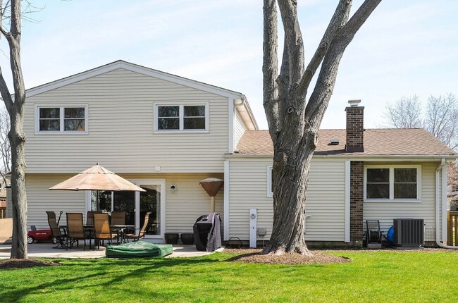 1145 Dawes St in Libertyville, IL - Building Photo - Building Photo