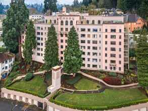 2336 SW Osage St, Unit 203 in Portland, OR - Foto de edificio - Building Photo
