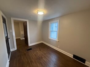 34 Sunset St, Unit Upper in Buffalo, NY - Foto de edificio - Building Photo